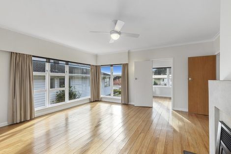 Photo of property in 4 Mana View Road, Paremata, Porirua, 5026