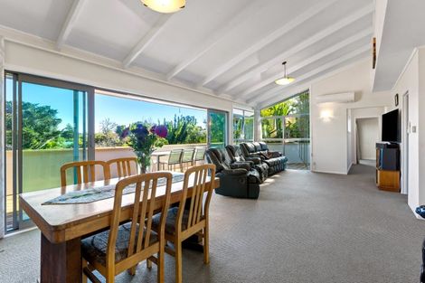 Photo of property in 11 Springbank Lane, Te Atatu Peninsula, Auckland, 0610