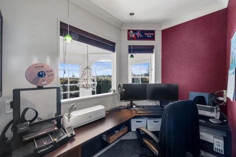 Photo of property in 8 Kerry Dell, Cockle Bay, Auckland, 2014