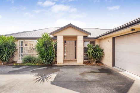 Photo of property in 33 Tennyson Avenue, Kelvin Grove, Palmerston North, 4414