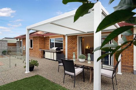 Photo of property in 7 Coupland Court, Glendene, Auckland, 0602