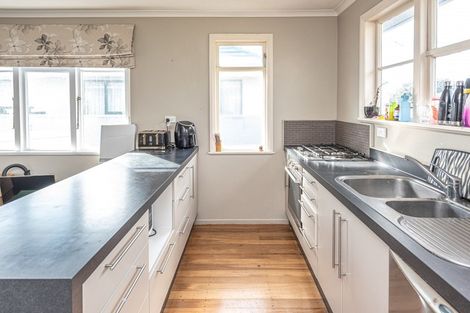 Photo of property in 19 Selwyn Crescent, College Estate, Whanganui, 4500