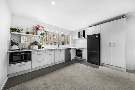 Photo of property in 11/11 Ray Small Drive, Papakura, 2110