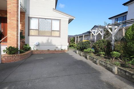 Photo of property in 58 Bradbury Road, Botany Downs, Auckland, 2010