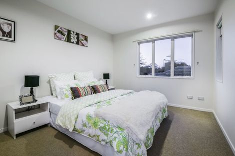 Photo of property in 10a Greenslade Crescent, Northcote, Auckland, 0627