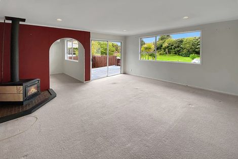 Photo of property in 28 Serwayne Place, Sunnyvale, Auckland, 0612