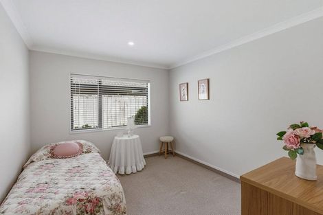 Photo of property in 2 Pearson Place, Paraparaumu, 5032