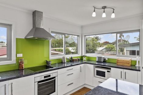 Photo of property in 18 Athenree Road, Athenree, Katikati, 3177