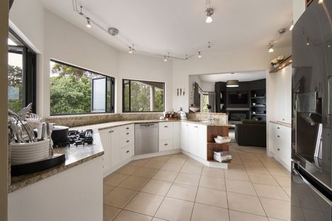 Photo of property in 70 Waicola Drive, Fitzherbert, Palmerston North, 4471