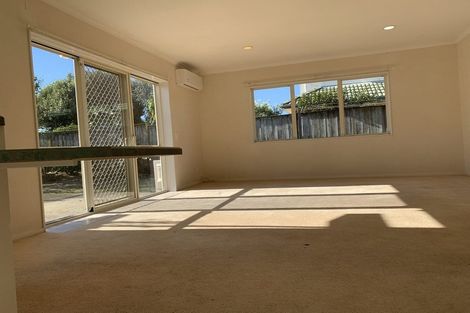 Photo of property in 41 Corta Bella Place, Golflands, Auckland, 2013