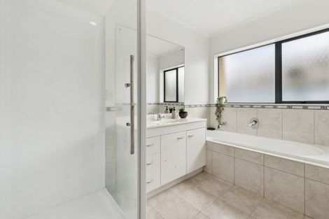 Photo of property in 23 Delmont Close, East Tamaki Heights, Auckland, 2016