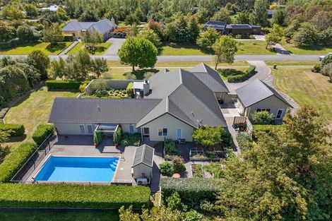 Photo of property in 10 Fairway Drive, Martinborough, 5711