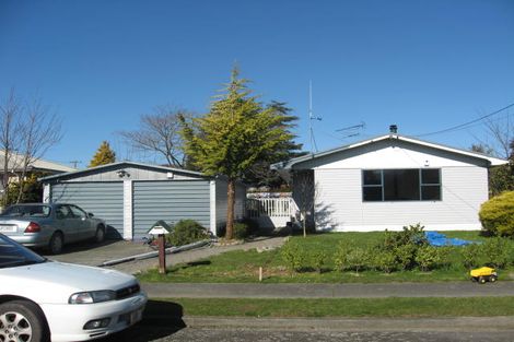 Photo of property in 2 Hughan Place, Carterton, 5713