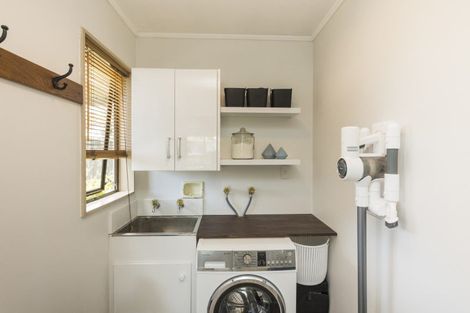 Photo of property in 2 Chatsworth Place, Highbury, Palmerston North, 4412