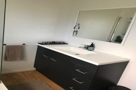 Photo of property in 1a Gazelle Avenue, Beach Haven, Auckland, 0626