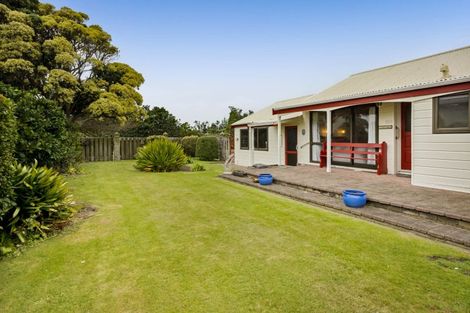Photo of property in 16 Heaphy Road, Opunake, 4616