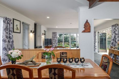 Photo of property in 23 Chilton Grove, Hokowhitu, Palmerston North, 4410