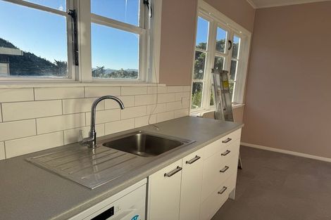 Photo of property in 6 Sidlaw Street, Strathmore Park, Wellington, 6022