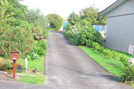 Photo of property in 8 Higham Ferrers Place, Red Beach, 0932