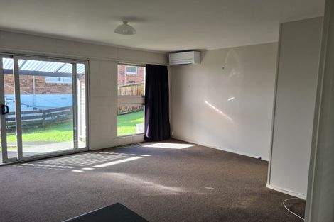 Photo of property in 2/12 Ayton Drive, Totara Vale, Auckland, 0629