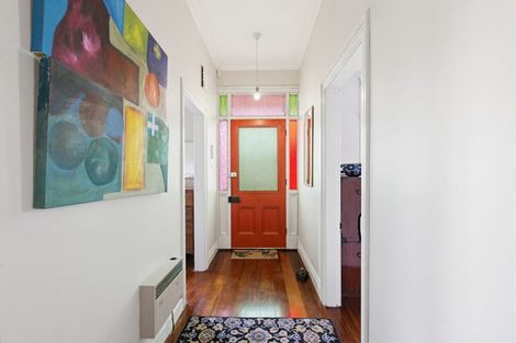 Photo of property in 32 Eden Street, Island Bay, Wellington, 6023