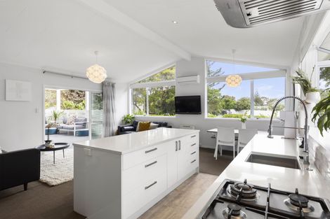 Photo of property in 22 Ashcroft Avenue, Mangere Bridge, Auckland, 2022