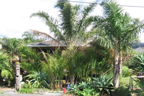 Photo of property in 1/772 East Coast Road, Oteha, Auckland, 0630