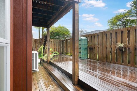 Photo of property in 76n Edmonton Road, Henderson, Auckland, 0612