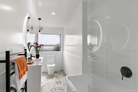 Photo of property in 1/111 Arran Road, Browns Bay, Auckland, 0630