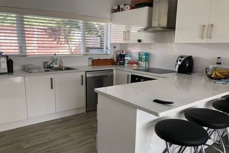 Photo of property in 1/49 Glenmore Road, Sunnyhills, Auckland, 2010