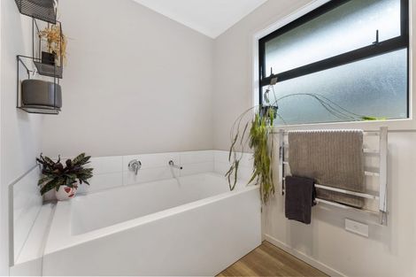 Photo of property in 72 Jack Hanley Drive, Jacks Point, Queenstown, 9371