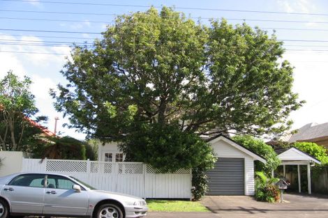 Photo of property in 17 Frater Avenue, Milford, Auckland, 0620