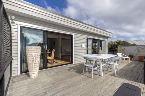 Photo of property in 5 Eatwell Avenue, Paraparaumu Beach, Paraparaumu, 5032