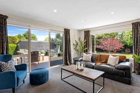 Photo of property in 40 Pitcairn Crescent, Bryndwr, Christchurch, 8053