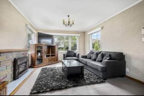Photo of property in 8 Maunder Place, New Lynn, Auckland, 0600