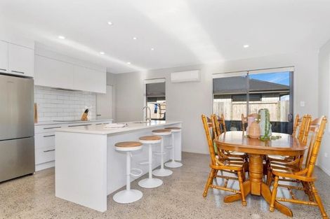 Photo of property in 32 Rotomanu Place, Pyes Pa, Tauranga, 3112