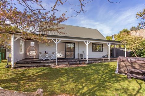 Photo of property in 2/49a Main Road, Redcliffs, Christchurch, 8081