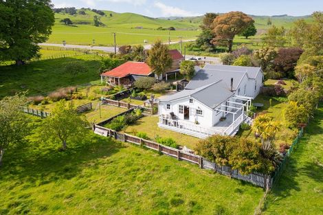 Photo of property in 1033 Masterton Castlepoint Road, Tauweru, Masterton, 5889