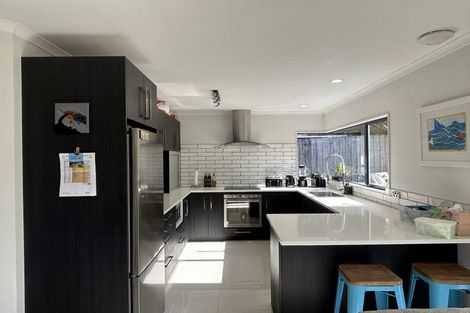 Photo of property in 94 Brian Crescent, Stanmore Bay, Whangaparaoa, 0932