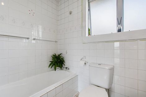 Photo of property in 2 Glenmore Road, Sunnyhills, Auckland, 2010