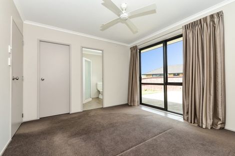 Photo of property in 69 Farnborough Drive, Grandview Heights, Hamilton, 3200