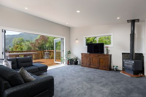 Photo of property in 11 Ranui Street, Waikawa, Picton, 7220