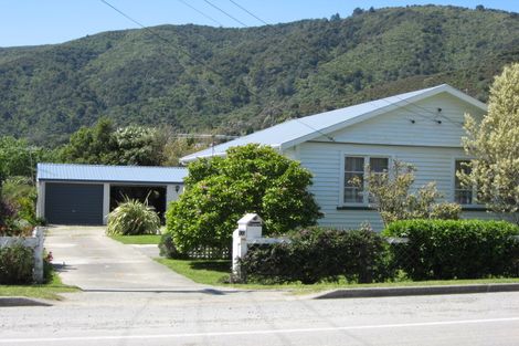 Photo of property in 10 Kent Street, Picton, 7220