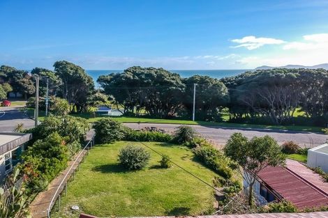 Photo of property in 104 Wellington Road, Paekakariki, 5034