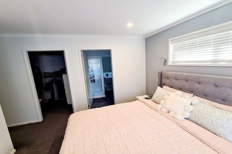 Photo of property in 19 Mooring Close, Whitby, Porirua, 5024