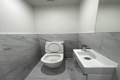 Photo of property in 2/10 Vinifera Place, Fairview Heights, Auckland, 0632