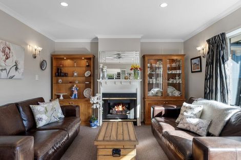 Photo of property in 2/281 Memorial Avenue, Burnside, Christchurch, 8053