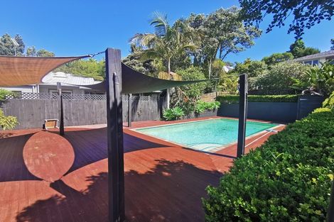 Photo of property in 9 Chevron Place, Castor Bay, Auckland, 0620