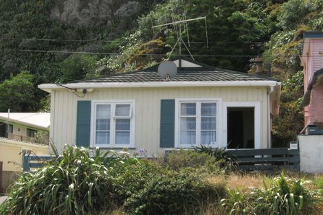 Photo of property in 390 The Esplanade, Island Bay, Wellington, 6023