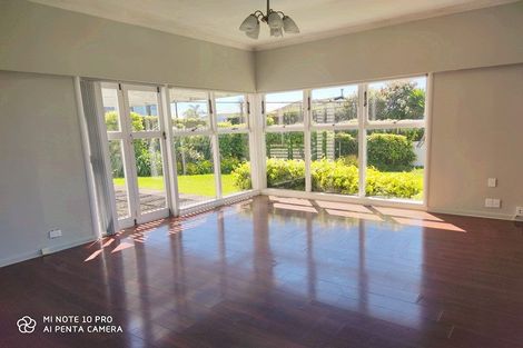 Photo of property in 9 Midway Avenue, Castor Bay, Auckland, 0620